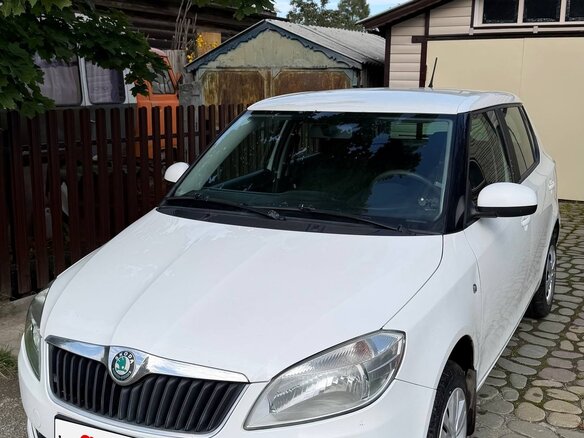 2011 Skoda Fabia II Рестайлинг, белый, 770000 рублей - вид 1
