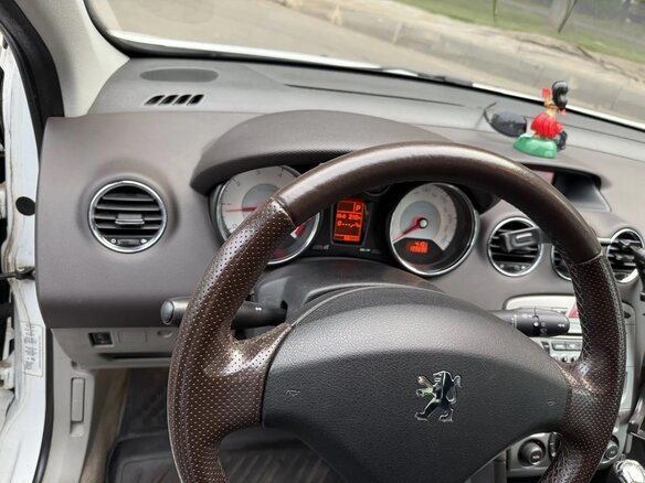 2009 Peugeot 308 I, белый - вид 11