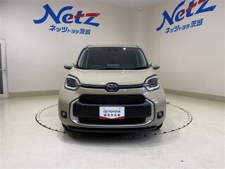 2022 Toyota Sienta III, бежевый, 1330000 рублей, вид 2