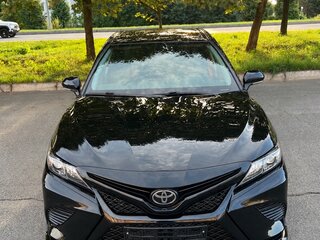 2021 Toyota Camry US Market VIII (XV70) Рестайлинг, чёрный, 3150000 рублей, вид 2