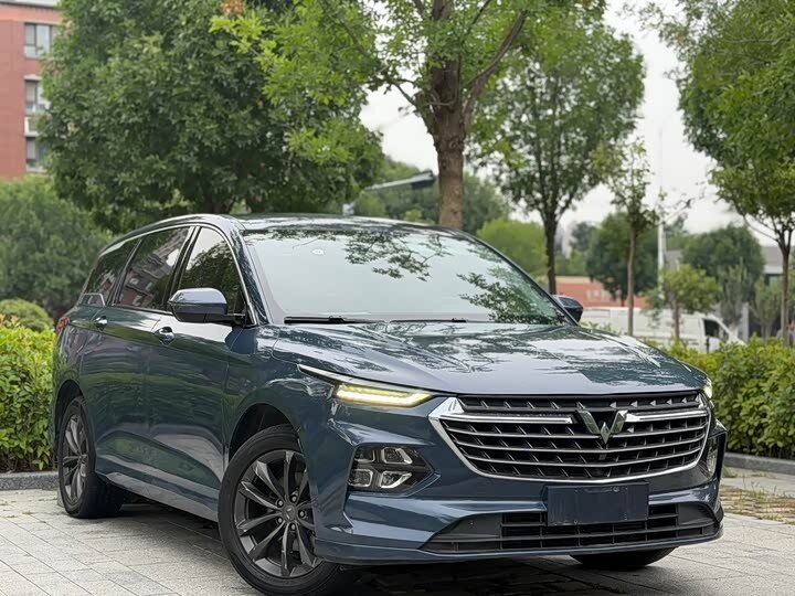 Открыть фотографии: Wuling Victory