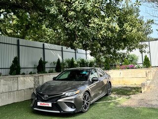 2018 Toyota Camry VIII (XV70), серый, 2300000 рублей, вид 1