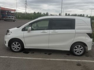 2012 Honda Freed I Рестайлинг, белый, 950000 рублей, вид 3