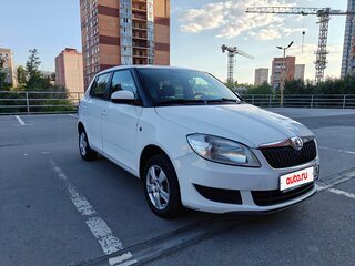 2013 Skoda Fabia II Рестайлинг, белый, 625000 рублей, вид 1
