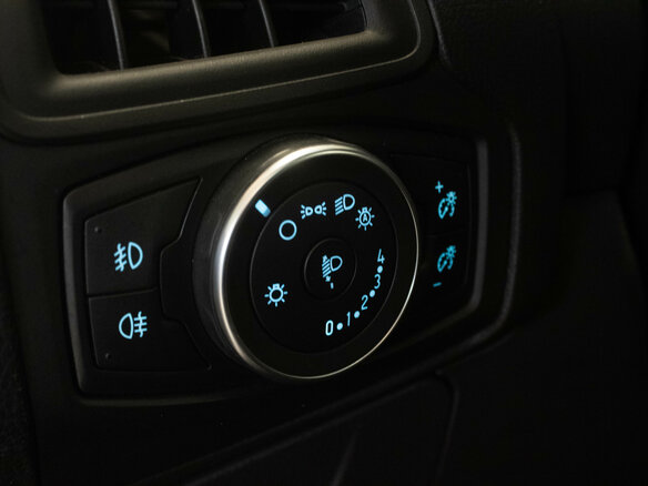 2018 Ford Focus III Рестайлинг, красный, 1579000 рублей - вид 8