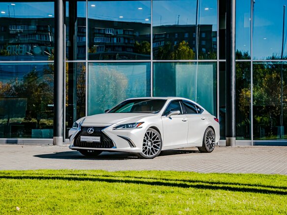 2021 Lexus ES 250 VII, белый, 3180000 рублей