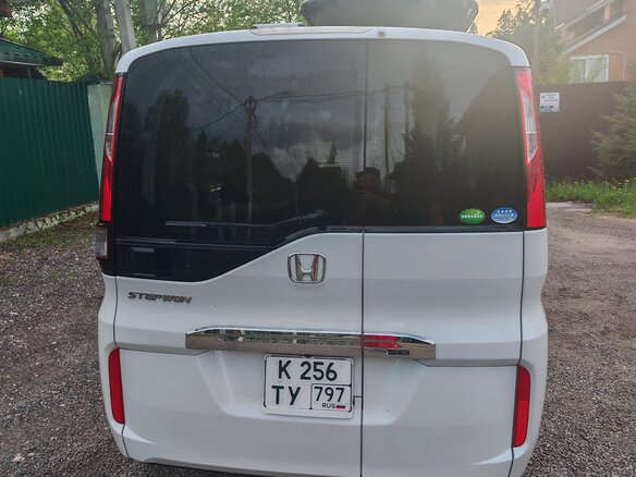 2018 Honda Stepwgn V Рестайлинг, белый, 1900000 рублей - вид 2