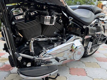 2021 Harley-Davidson Fat Boy, чёрный, 1800000 рублей, вид 3