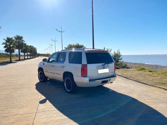 2008 Cadillac Escalade III, белый, 1350000 рублей - вид 8