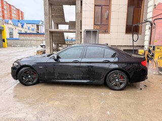 2010 BMW 5 серии 528i VI (F10/F11/F07), чёрный, 1500000 рублей, вид 4