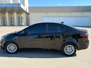 2013 Kia Rio 5-speed III, чёрный, 1100000 рублей, вид 2