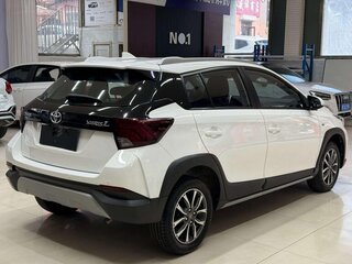 2022 Toyota Yaris L X XP150 Рестайлинг, белый, 970000 рублей, вид 5