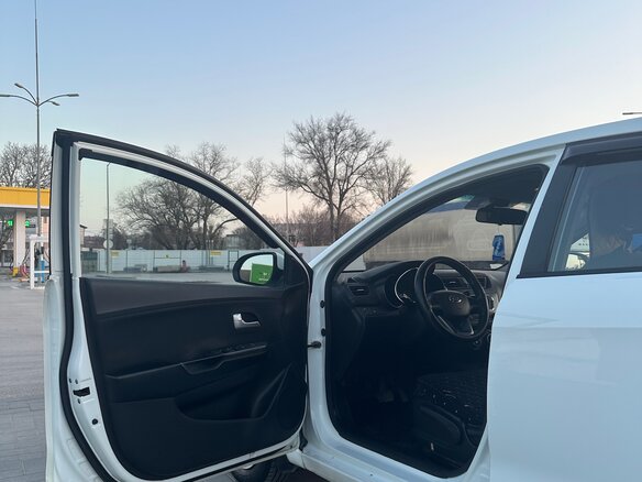 2013 Kia Rio 4-speed III, белый, 780000 рублей - вид 13