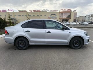 2015 Volkswagen Polo V Рестайлинг, серебристый, 690000 рублей, вид 2