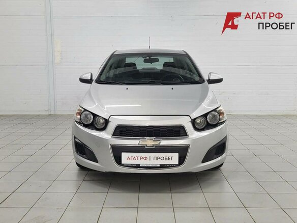 2013 Chevrolet Aveo II, серебристый - вид 1