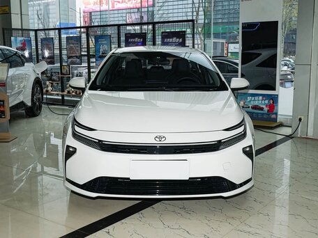 2026 Toyota Corolla XII (E210) Рестайлинг 2, белый, 2200000 рублей, вид 2