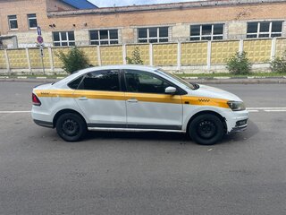 2017 Volkswagen Polo V Рестайлинг, белый, 500000 рублей, вид 2
