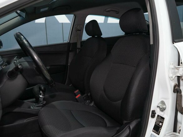 2015 Kia Rio III, белый, 1339000 рублей - вид 9