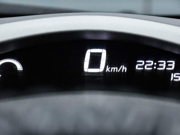 2012 Nissan Leaf (EM57) I (ZE0/AZE0), красный, 729000 рублей - вид 14
