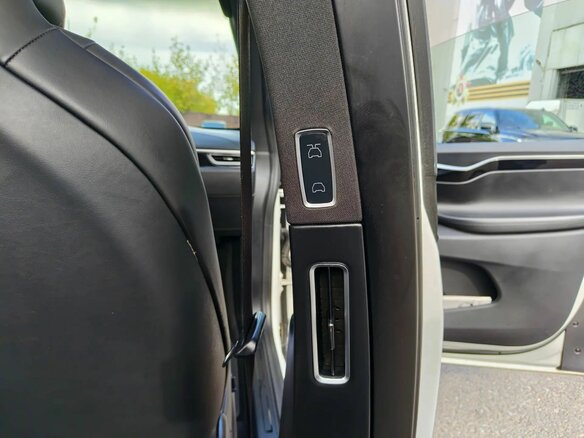 2017 Tesla Model X 75D I, белый, 3200000 рублей - вид 12