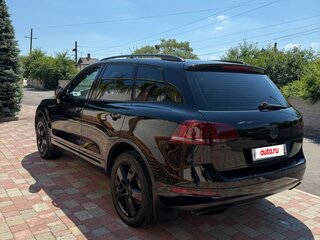 2012 Volkswagen Touareg II, чёрный, 2100000 рублей, вид 3