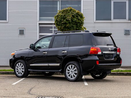 2013 Toyota Land Cruiser 200 Series Рестайлинг 1, чёрный, 2895000 рублей, вид 4