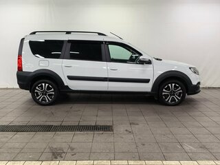 2026 Lada (ВАЗ) Largus Cross I Рестайлинг, белый, 1630000 рублей, вид 3