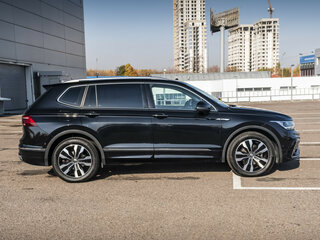 2023 Volkswagen Tiguan Allspace II Рестайлинг, чёрный, 3899000 рублей, вид 4