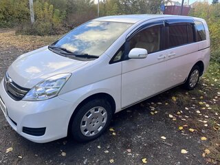 2013 Toyota ISis I Рестайлинг, белый, 1690000 рублей, вид 2