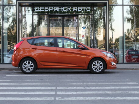 2015 Hyundai Solaris I Рестайлинг, оранжевый, 1245000 рублей, вид 4