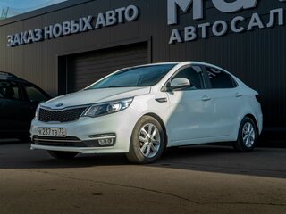 2015 Kia Rio III Рестайлинг, белый, 980000 рублей, вид 1