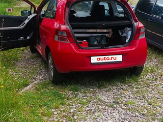 2010 Toyota Yaris II Рестайлинг, красный, 600000 рублей, вид 4