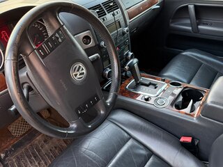 2009 Volkswagen Touareg I Рестайлинг, чёрный, 850000 рублей, вид 3