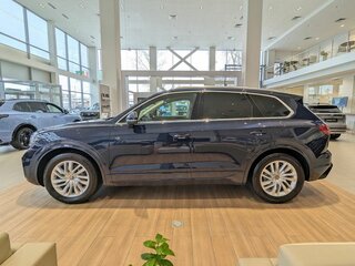 2025 Volkswagen Touareg III Рестайлинг, синий, 8590000 рублей, вид 5