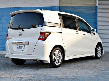 2013 Honda Freed Spike I Рестайлинг, белый, 820000 рублей, вид 5