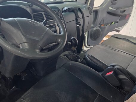 2009 Kia Bongo, белый, 1100000 рублей, вид 4