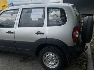 2012 Chevrolet Niva I Рестайлинг, серебристый, 590000 рублей, вид 3