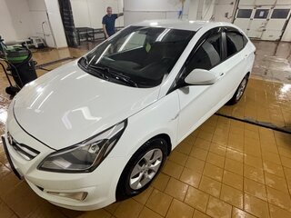 2014 Hyundai Solaris I Рестайлинг, белый, 900000 рублей, вид 1