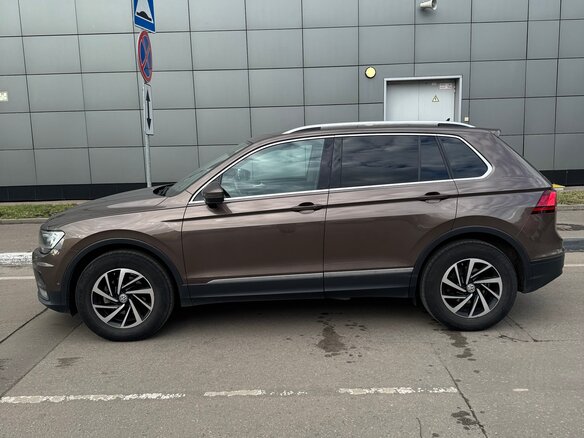 2019 Volkswagen Tiguan II, коричневый, 1990000 рублей - вид 6