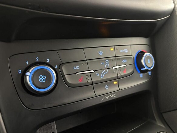 2017 Ford Focus III Рестайлинг, белый, 1025000 рублей - вид 17