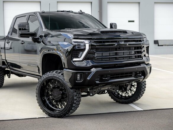2026 Chevrolet Silverado, чёрный, 17460000 рублей - вид 2