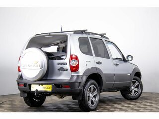2015 Chevrolet Niva I Рестайлинг, серебристый, 749000 рублей, вид 4