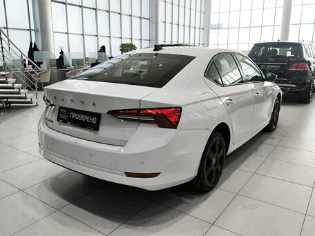 2021 Skoda Octavia IV (A8), белый, 1680000 рублей, вид 5
