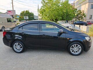 2013 Chevrolet Aveo II, чёрный, 900000 рублей, вид 3