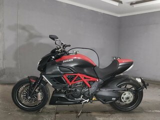 2011 Ducati Diavel Carbon, красный, 922900 рублей, вид 2