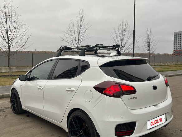 2017 Kia Ceed II Рестайлинг, белый - вид 3
