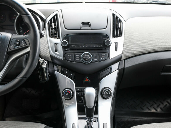 2013 Chevrolet Cruze I Рестайлинг, белый - вид 13