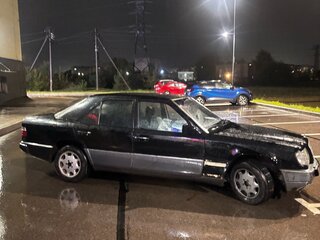 1993 Mercedes-Benz W124 220, чёрный, 320000 рублей, вид 2