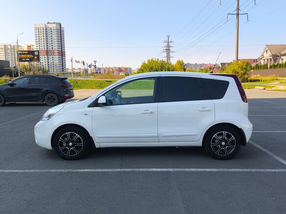 2013 Nissan Note I Рестайлинг, белый, 740000 рублей - вид 7