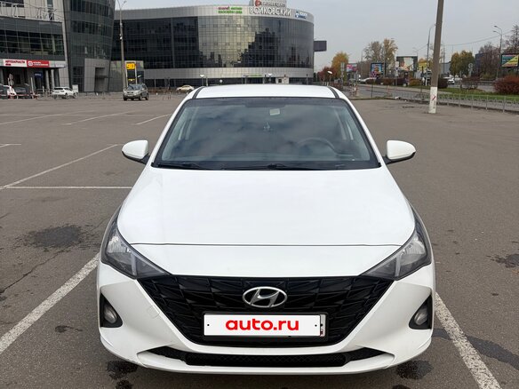 2021 Hyundai Solaris II Рестайлинг, белый, 1600000 рублей - вид 2
